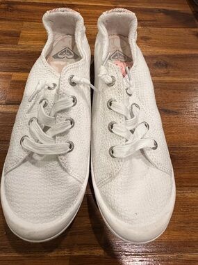 Roxy White Women's Knit Lace-Up Sneakers